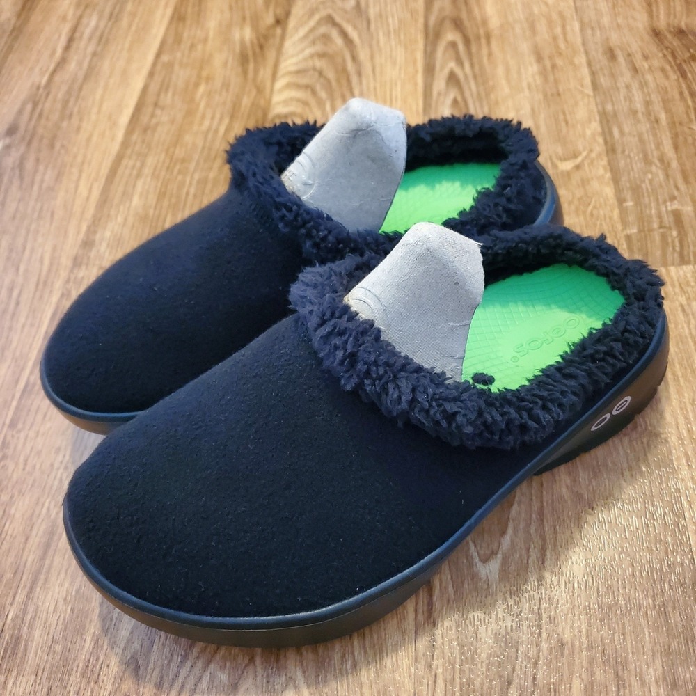 OOFOS Oocoozie Slippers Men 10.5 Black Mule Sherpa Luxe Recovery Shoes New